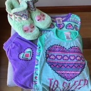 St Eve Girls 3 Piece Sleepwear Set Includes pj set with Nightgown New With Tags